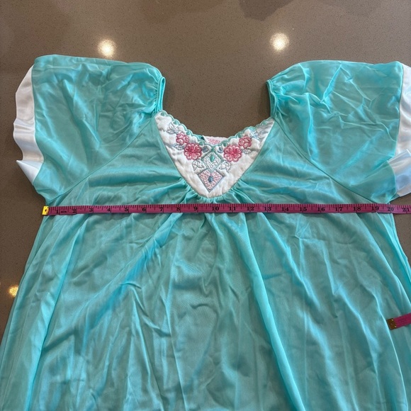 Sears Vintage Nightgown Carriage Court Nylon Embroidered One Size Fits Most Xs-L - Picture 7 of 7